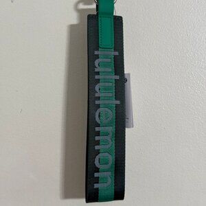 NWT Lululemon Never Lost Keychain Legacy Green/Cascadia Green